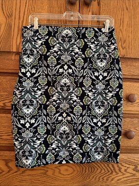 Ann Taylor Black Floral Damask Pencil Skirt with White and Green Motif